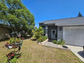 Building Photo - 2403 Paradise Dr