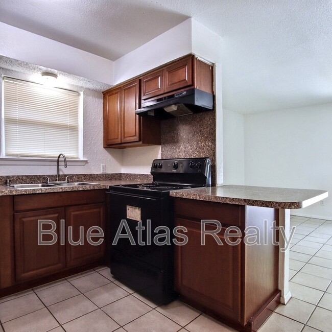 Building Photo - 4816 Wellesley Ave