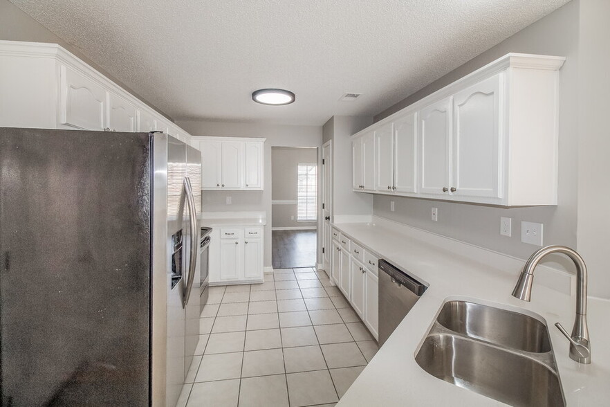 Building Photo - 2417 Bethany Dr