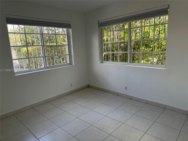 Building Photo - 3630 SW 26th St