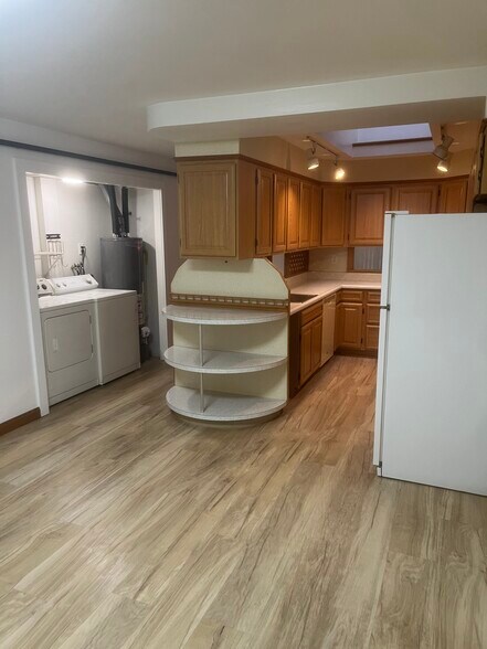 Building Photo - 2241 Fairmont Pky