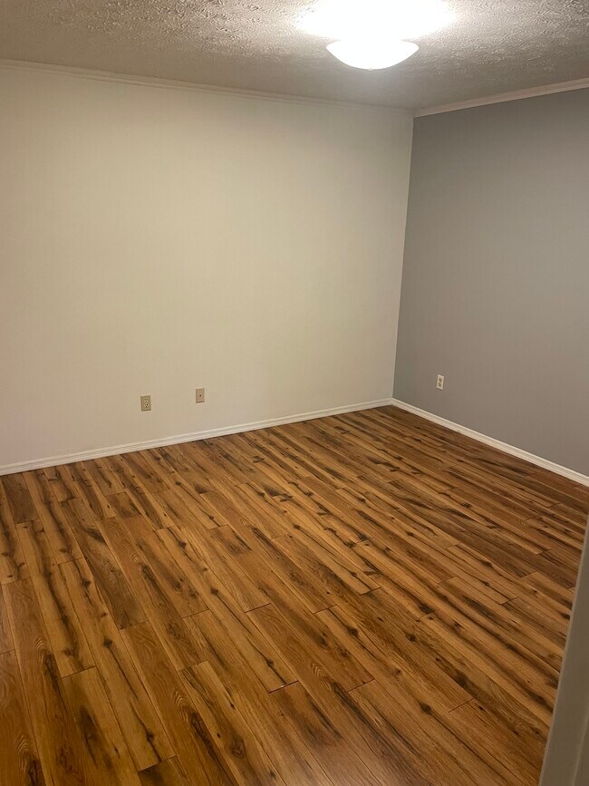 Building Photo - 1337 S Hickory Grove Ln