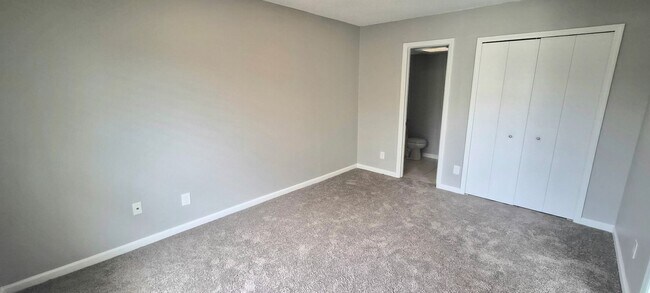 Building Photo - 2934 Plaza Terrace Dr
