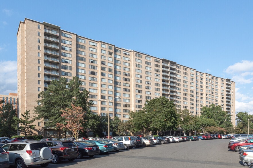 Primary Photo - Monticello at Southern Towers