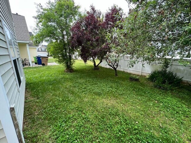 Building Photo - Large 3 bedroom home near downtown Raleigh!