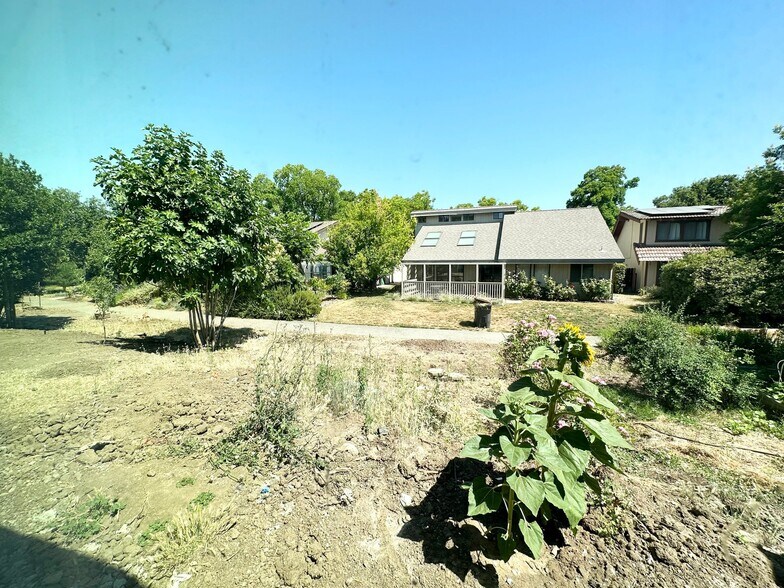 Building Photo - 2433 Creekhollow Ln