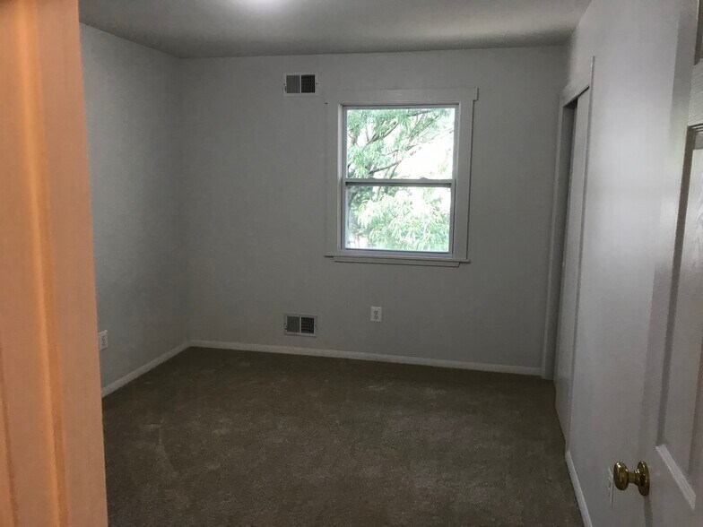 Bedroom # 2 - 1001 Jackson Blvd