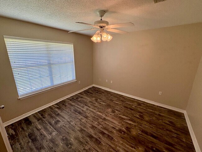 Building Photo - Indian Woods Home with a Cozy Fireplace & Stainless Steel Appliances!