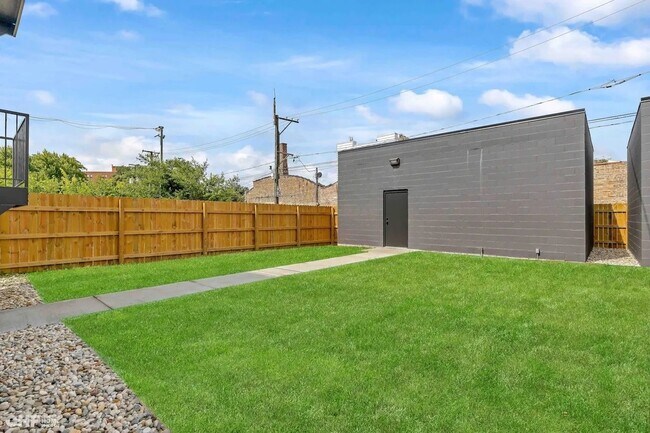 Building Photo - 5434 S Michigan Ave