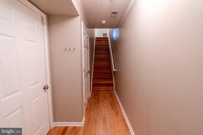 Building Photo - 530 Canton Ct