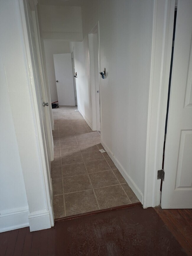 Building Photo - 18 Lowden St