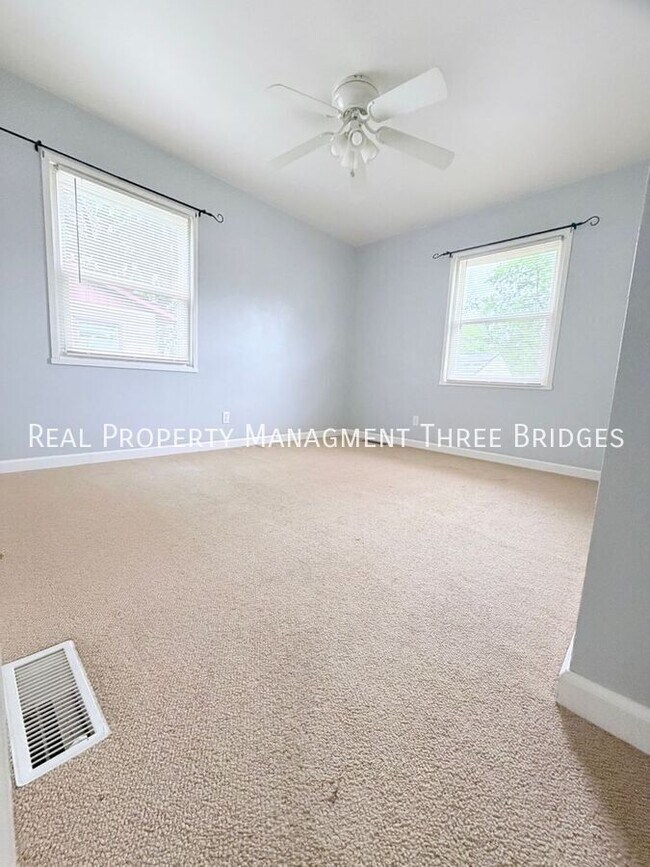 Building Photo - 1725 Fernbrook Dr