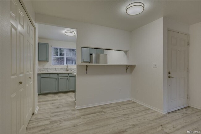 Building Photo - Charming condo at Echo Lake