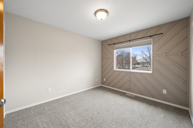 Building Photo - 1202 E 61st St