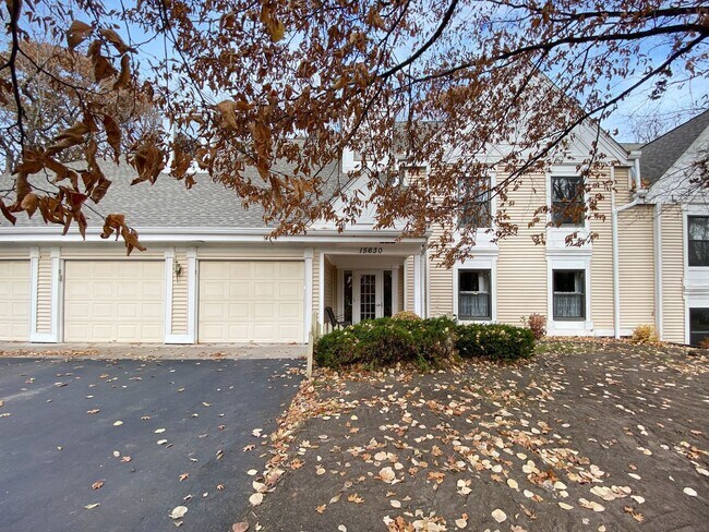 Building Photo - 15630 26th Ave N