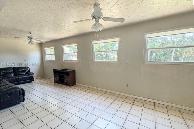 Building Photo - 1911 N 44th Ave