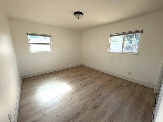 Building Photo - 240 E Winchester Dr