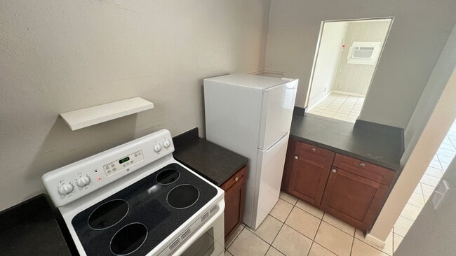 Building Photo - "Second Month of Rent FREE" Charming Studi...