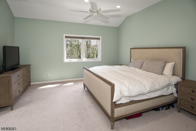 Building Photo - 42 Schindler Terrace