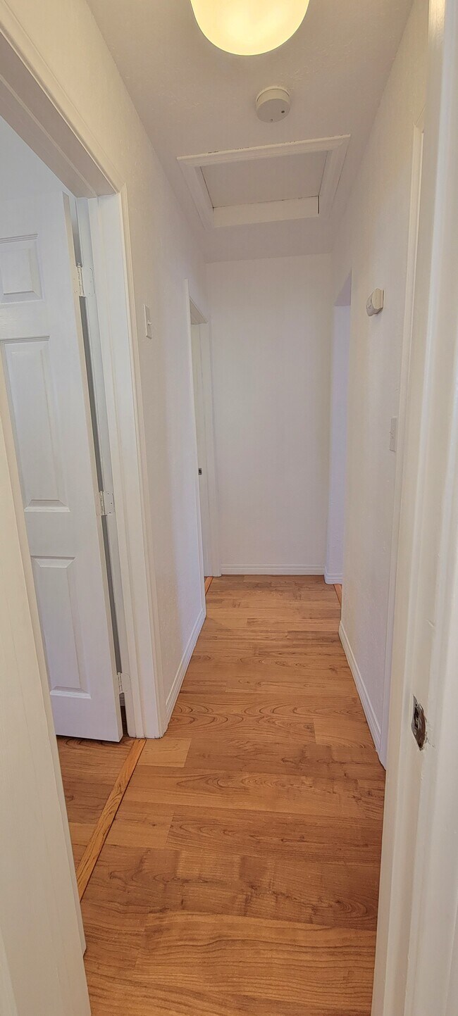 Building Photo - 6216 Stanley Ave