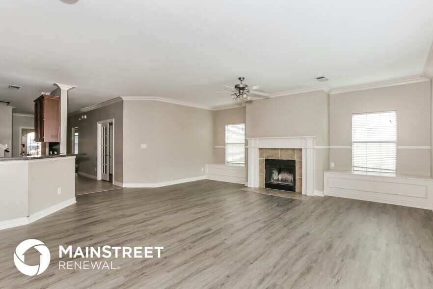 Building Photo - 3016 Shoreline Dr