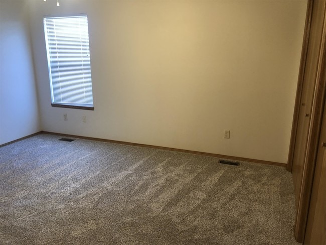 Building Photo - 1342 N Aksarben Ct