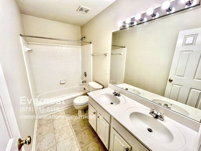 Building Photo - Comfortable 3-Bedroom Home with Prime Loca...