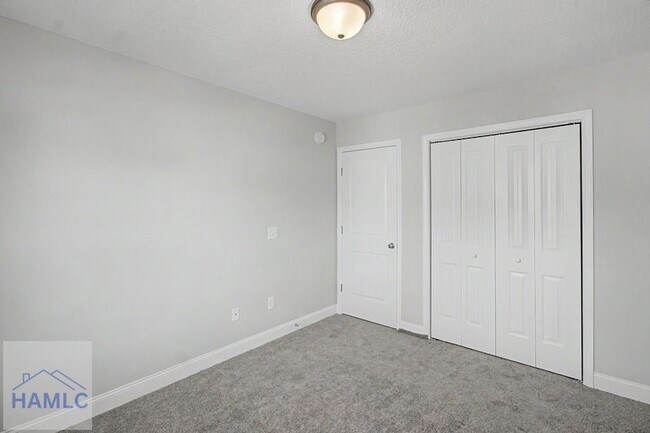 Building Photo - 547 Fairview Cir
