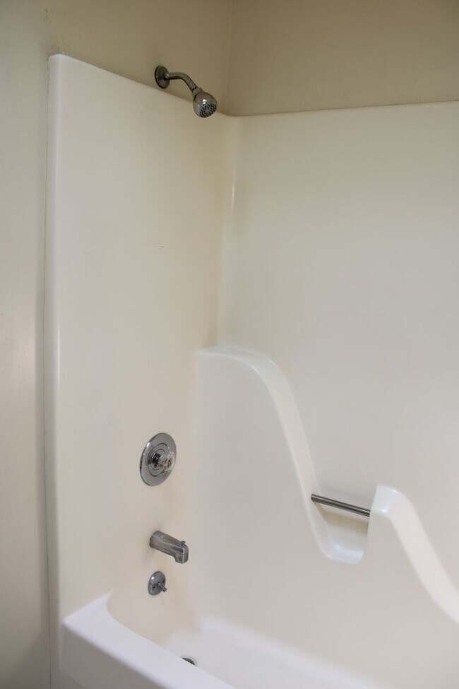 Building Photo - Conveniently Located- Three Bedroom Home Annapolis, MD