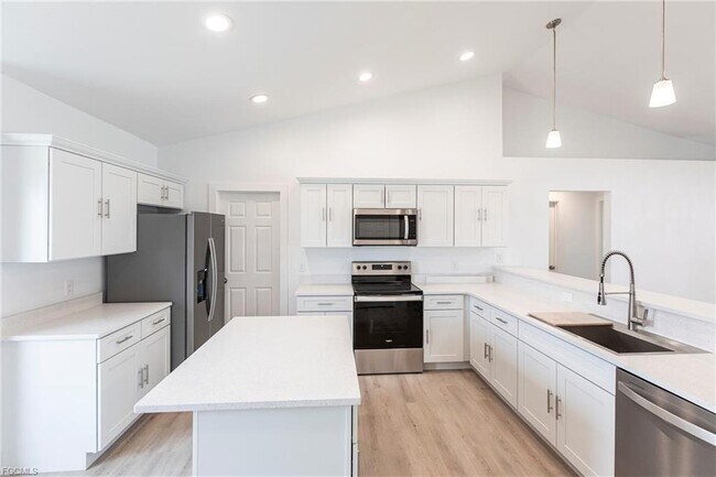 Building Photo - 2007 NW 21st St