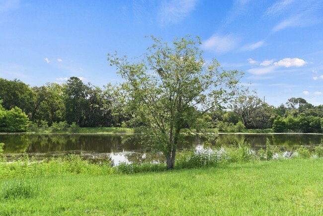 Building Photo - 3 bedroom, 3 bath with flex space  in Wint...