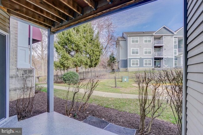 Building Photo - 3301 Sir Thomas Dr