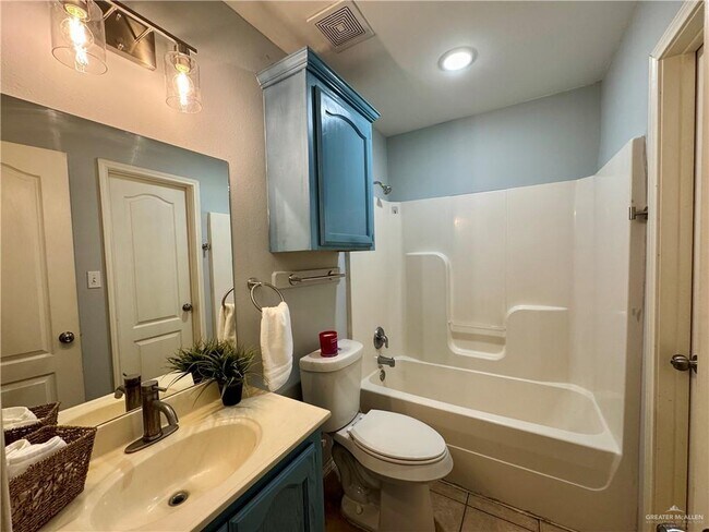 Building Photo - 29 S Dahlia St