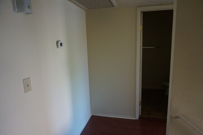 Building Photo - Charming 2 bed 1.5 bath Phoenix townhouse