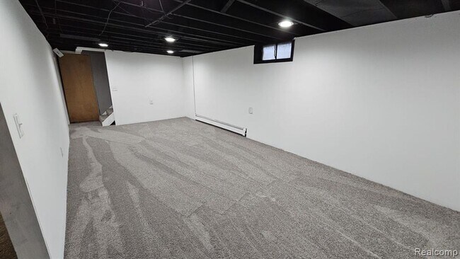 Building Photo - Beautifully Updated 3-Bedroom Home with Finished Basement & Spacious Backyard in Prime Royal Oak ...