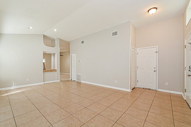 Building Photo - 1096 Manigan Ave