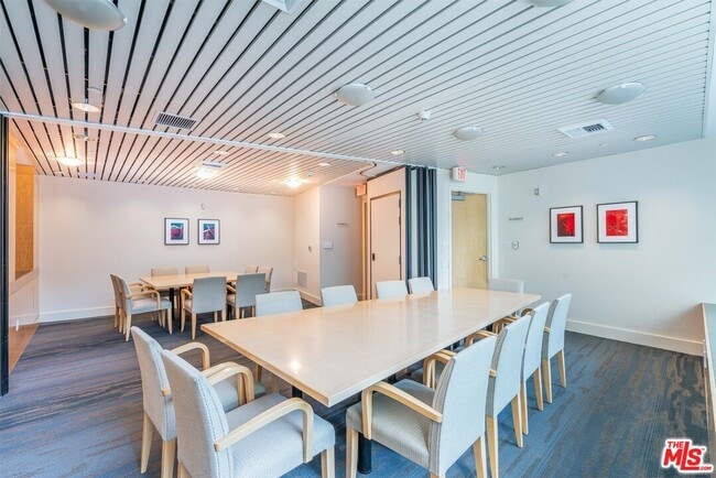 Building Photo - 13600 Marina Pointe Dr