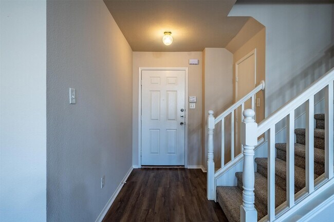 Building Photo - 228 Memory Dr