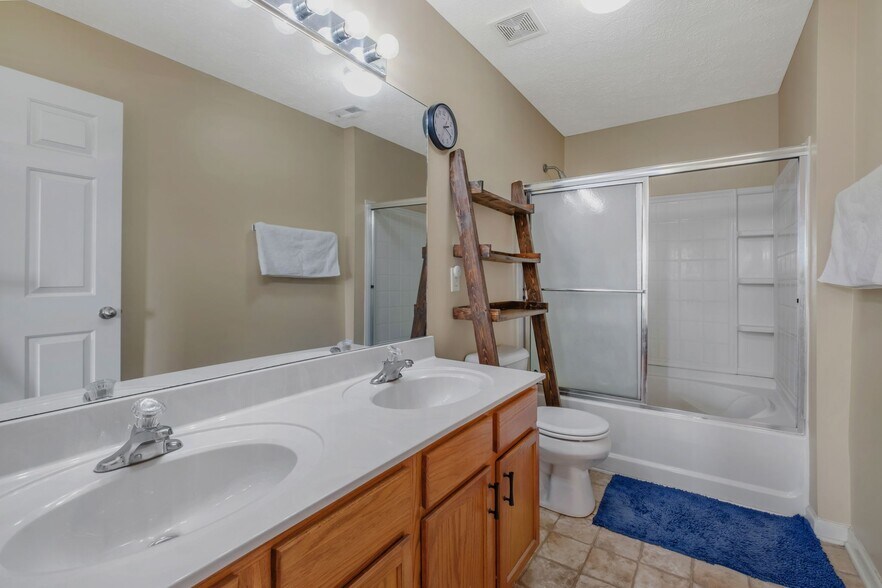 Building Photo - 1345 Bell Rd