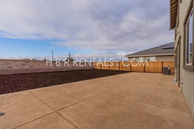 Building Photo - Charming 4-Bed, 3-Bath Home in Lathrop’s T...