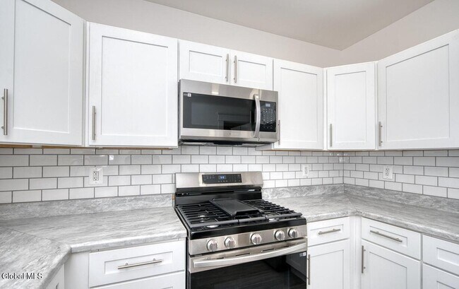 Building Photo - 1538 Nott St