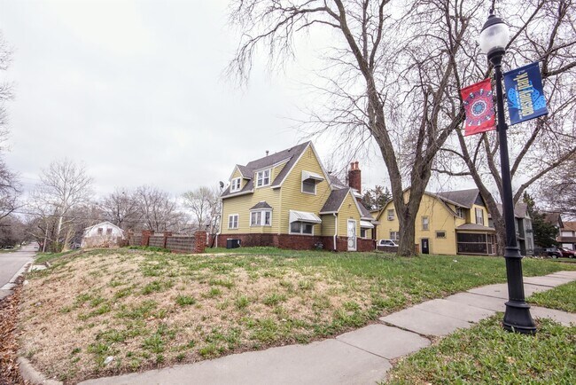 Primary Photo - 1800 SW Washburn Ave