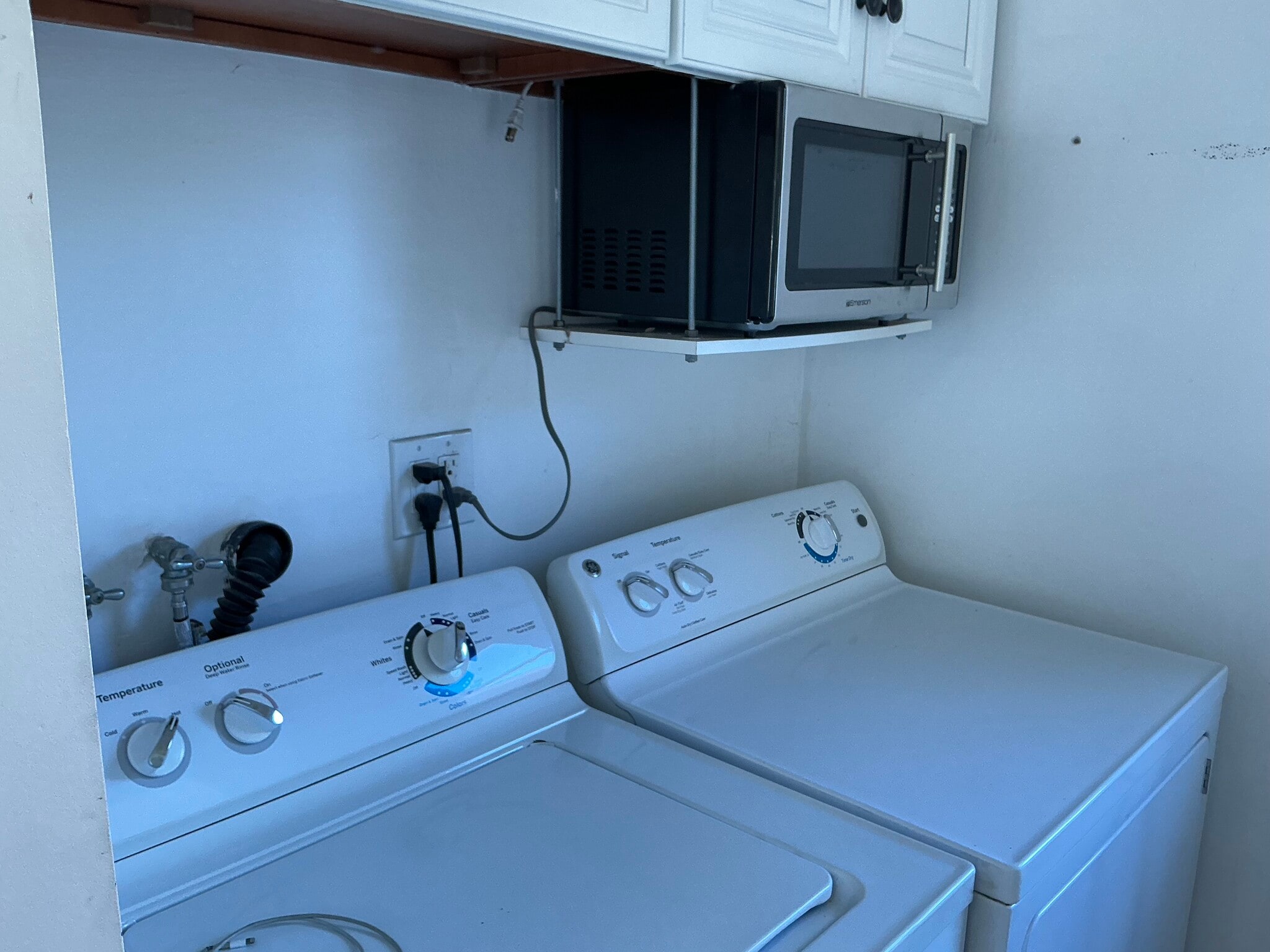 Building Photo - 10713 Esther Ave