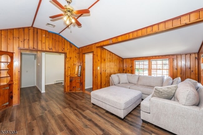 Building Photo - 53 Laurel Dr