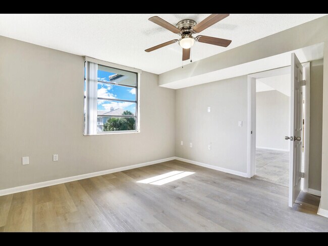 Building Photo - 3636 Whitehall Dr