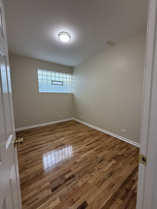 Building Photo - 3476 S Archer Ave