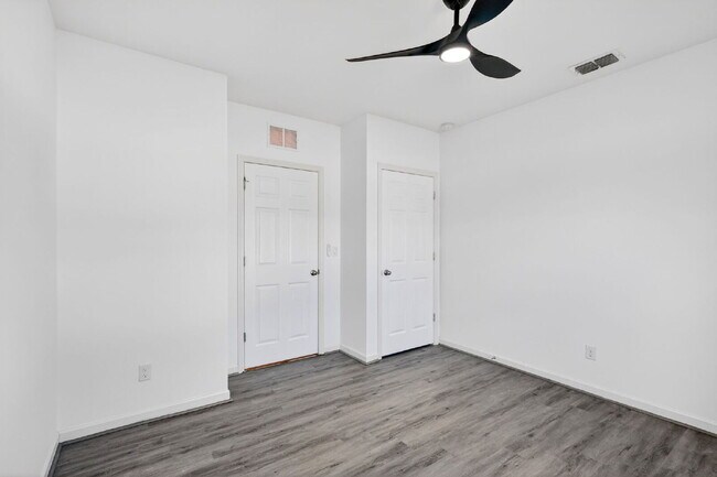 Building Photo - Renovated 4 Beds 2 Baths Single Family on Over a QTR Acre lot | Huge Yard