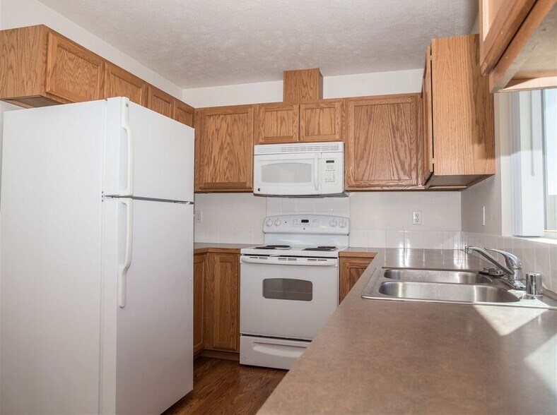 Kitchen - 4301 N Blake Rd