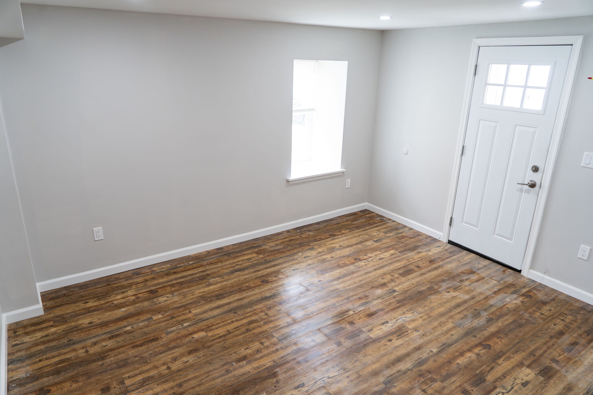 Building Photo - 520 East Ave