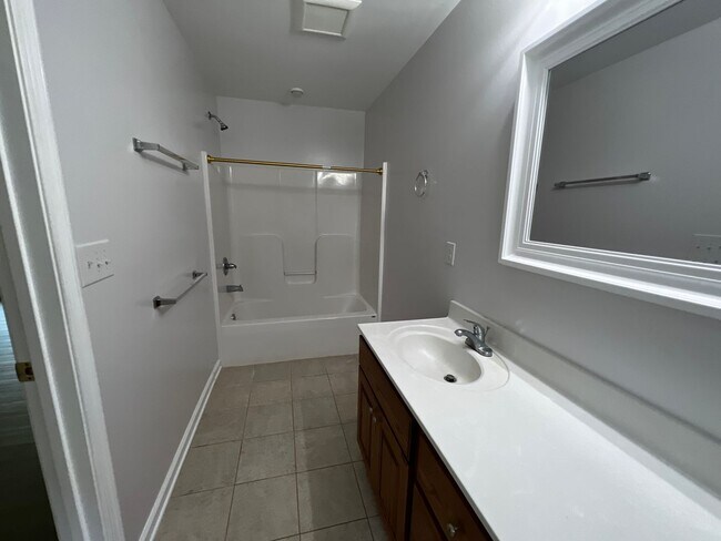 Building Photo - 3-Bedroom in Country Setting Close to Farmville!